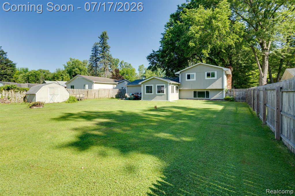 5535 Lake Vista Drive, Waterford, MI 48327 — Photo 21