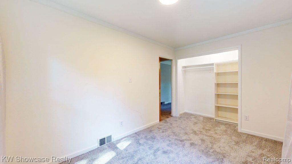 574 YOUNG Road, White Lake, MI 48383 — Photo 17