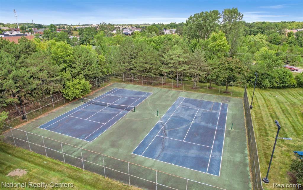 38959 COUNTRY Circle, Farmington Hills, MI 48331 — Photo 29
