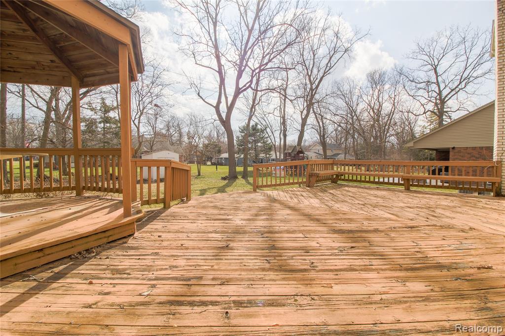 8121 Saint James Drive, Grosse Ile, MI 48138 — Photo 49