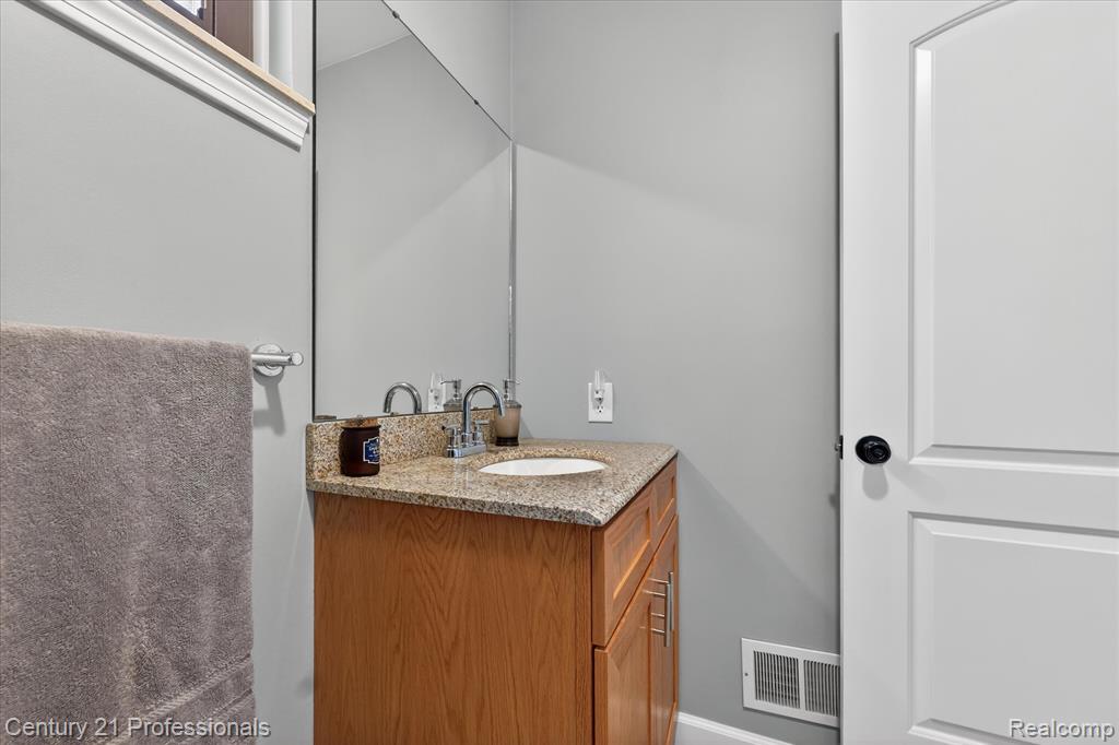 40365 La Grange Drive, Sterling Heights, MI 48313 — Photo 16