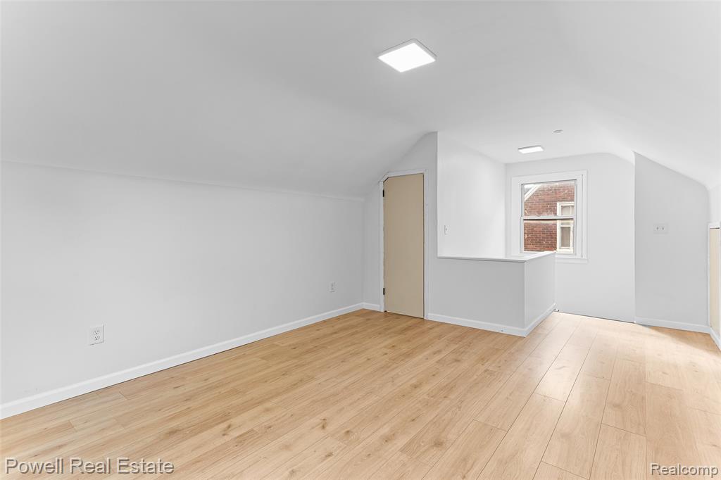 9015 Cloverlawn Street, Detroit, MI 48204 — Photo 13