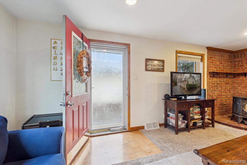 8461 CASCADE Street, Commerce Twp, MI 48382 — Photo 6
