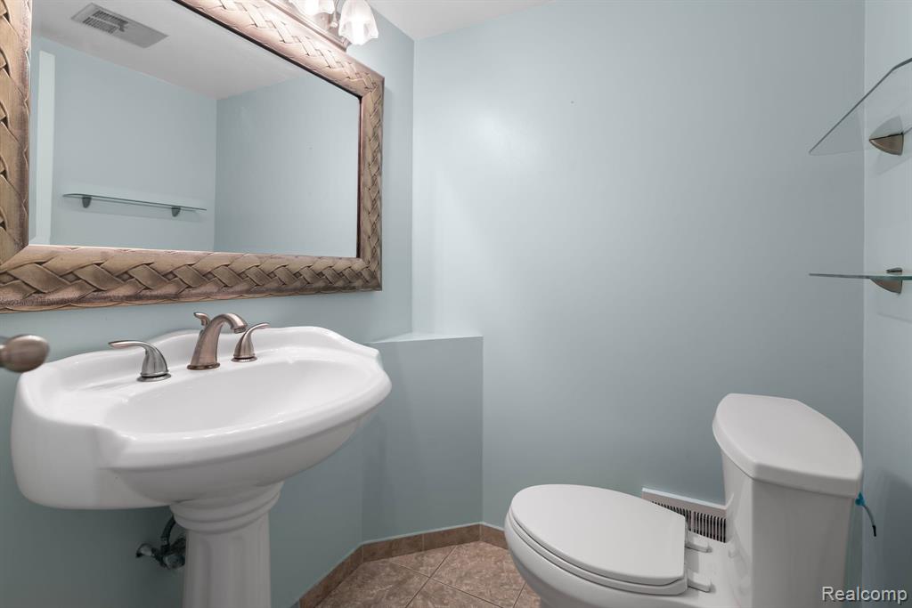 794 Oak Brook Ridge Drive, Rochester Hills, MI 48307 — Photo 10