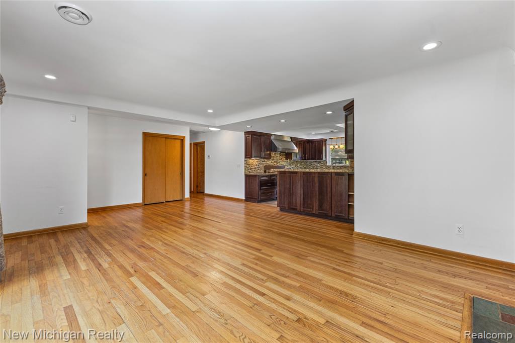 8359 Chicago Road, Warren, MI 48093 — Photo 9