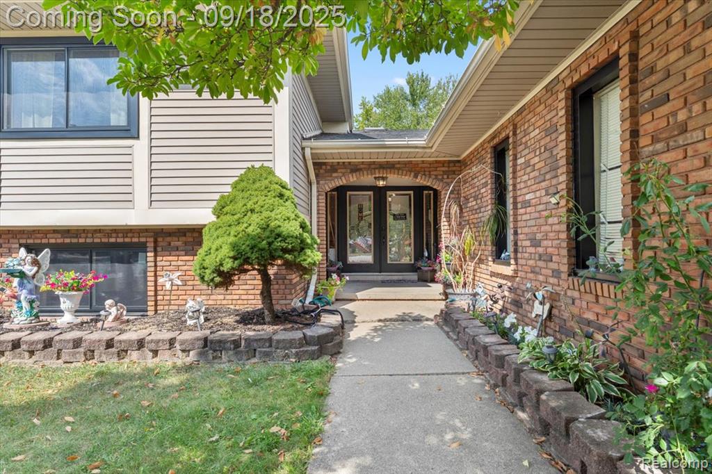 21946 Camille Court, Woodhaven, MI 48183 — Photo 2