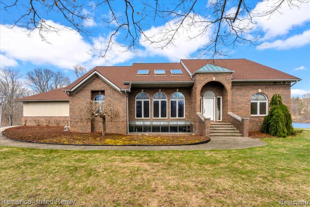 2457 Spring Lake Lane Lane, Brighton, MI 48114 — Photo 2