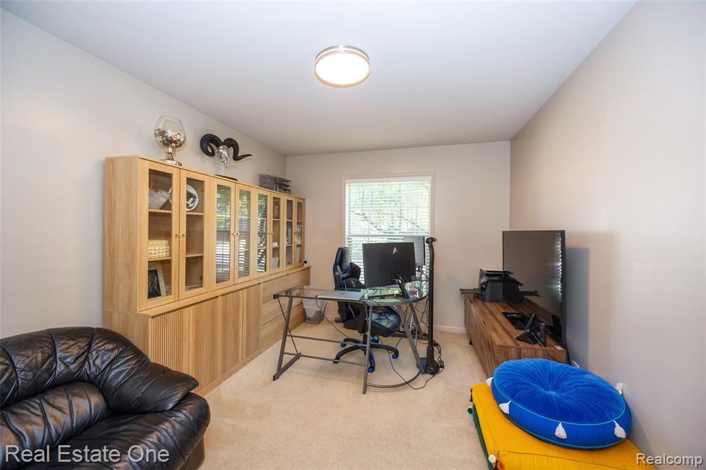 3481 Castlewood Court, Wixom, MI — Photo 17
