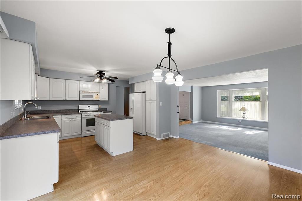 2947 SUN TERRACE Drive, Hartland, MI 48353 — Photo 14