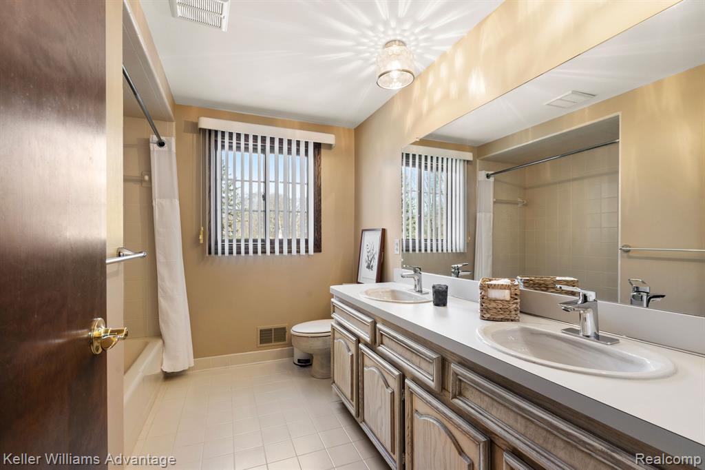 45766 PURCELL Drive, Plymouth, MI 48170 — Photo 33
