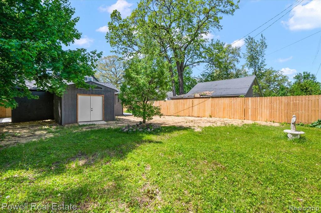 6837 Hatchery Road, Waterford, MI 48327 — Photo 8