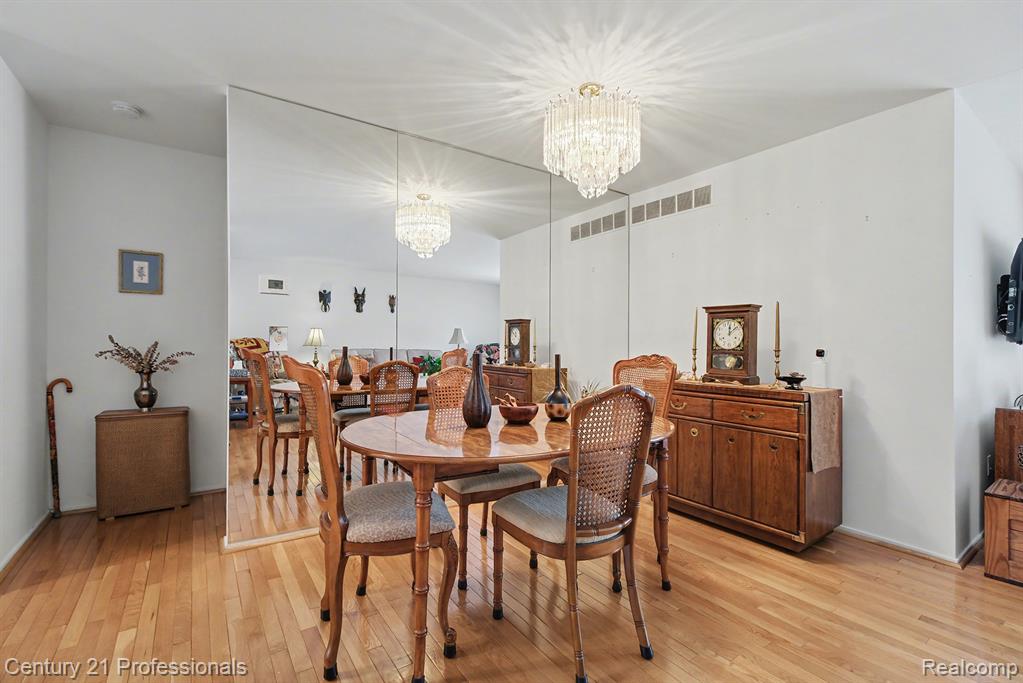 6680 Ridgefield Circle, 102, West Bloomfield, MI — Photo 11