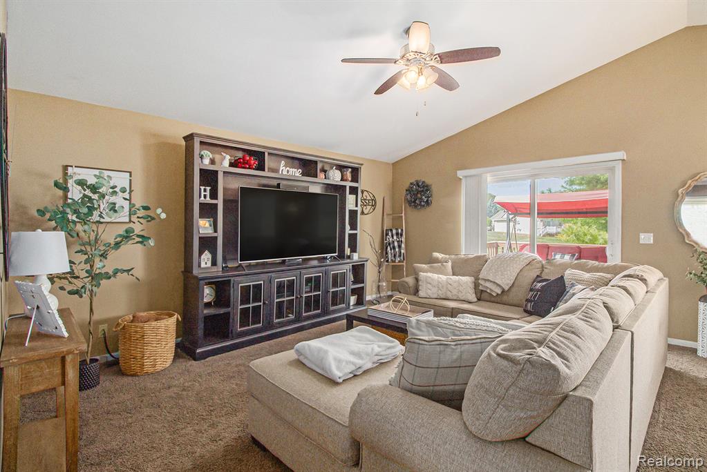 10177 Hawthorne Ridge Road, Goodrich Vlg, MI — Photo 3
