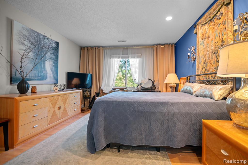 7975 Woodingham, West Bloomfield, MI — Photo 11
