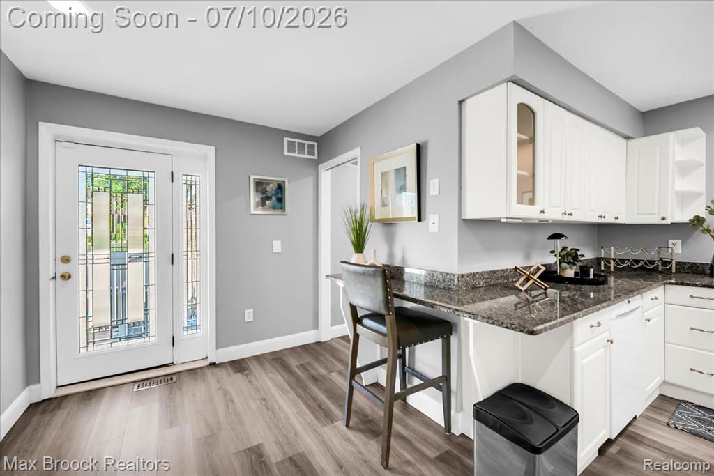 5229 Simpson Lake Road, West Bloomfield, MI 48323 — Photo 17