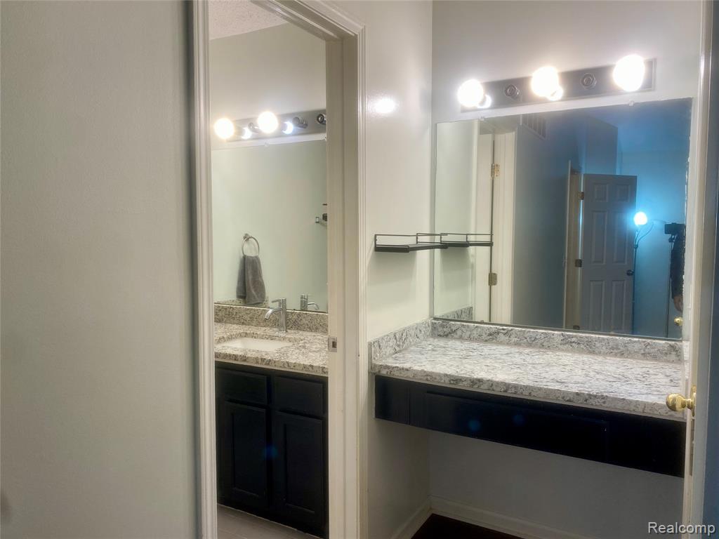 6866 Fox Lane, Waterford, MI 48327 — Photo 17