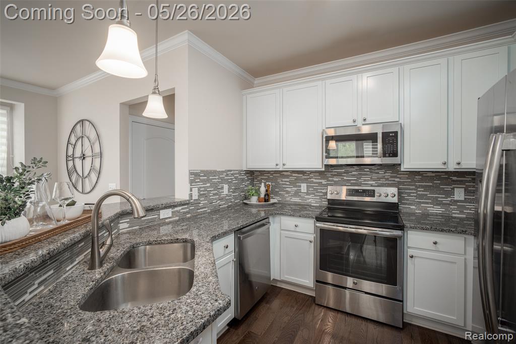 42384 Gateway Dr, Plymouth, MI 48170 — Photo 9
