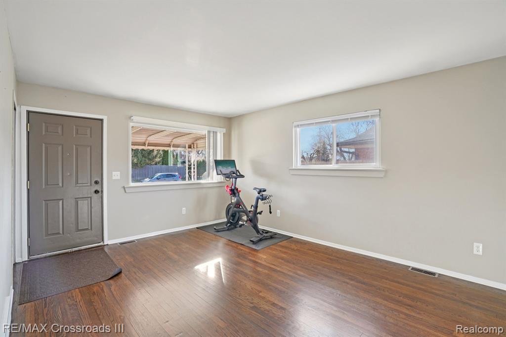 5578 Grindley Park Street, Dearborn Heights, MI 48125 — Photo 10