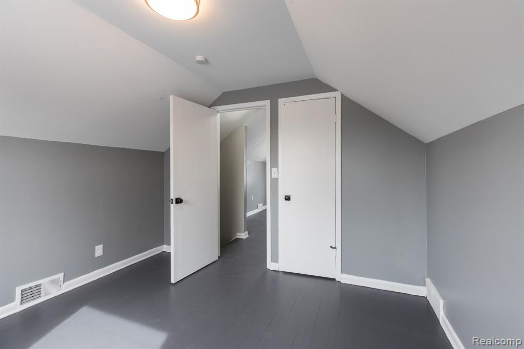9046 LOUISE Street, Livonia, MI 48150 — Photo 18