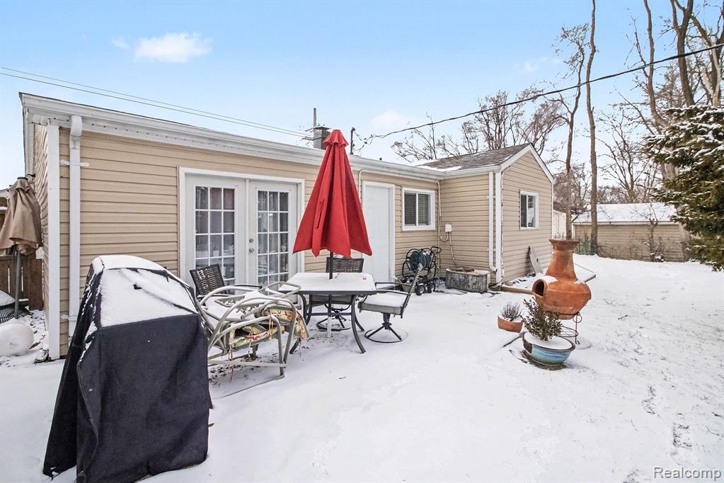 5380 Pontiac Lake Road, Waterford, MI 48327 — Photo 23