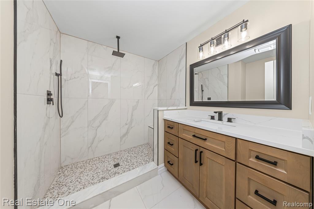 6027 Pebble Lane Court, West Bloomfield, MI — Photo 36