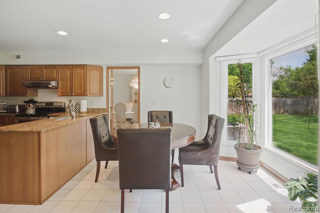 5389 Vincennes Drive, Bloomfield Hills, MI 48302 — Photo 34