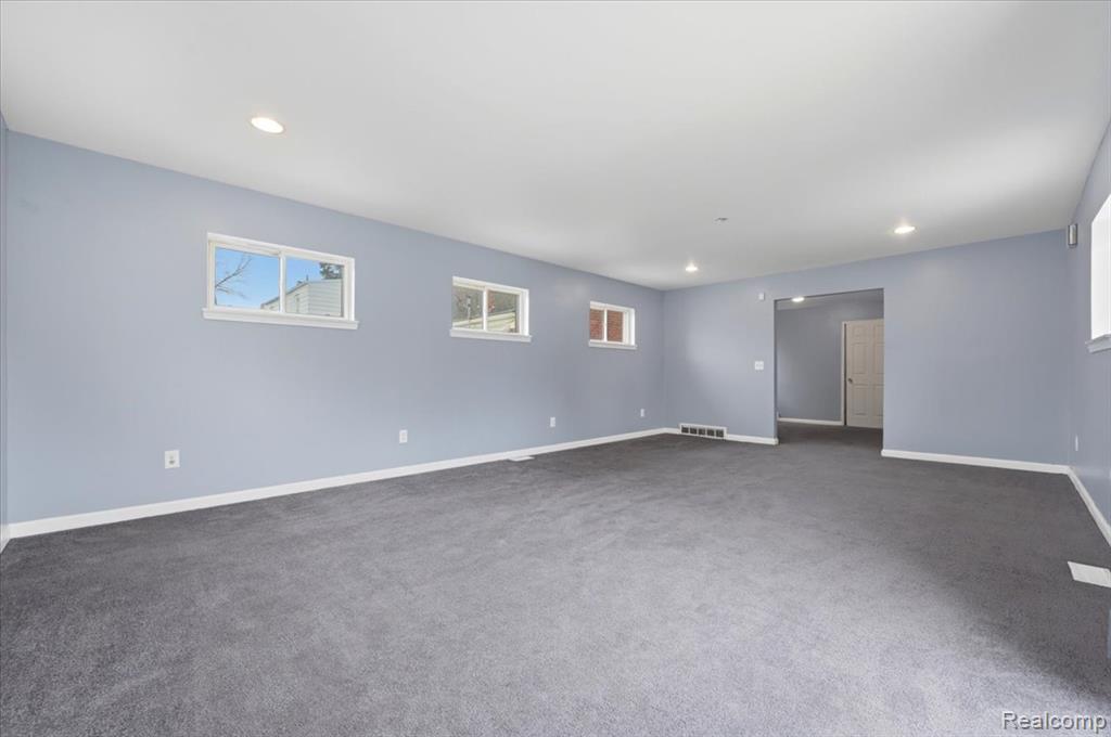 9193 Rutherford Street, Detroit, MI 48228 — Photo 11