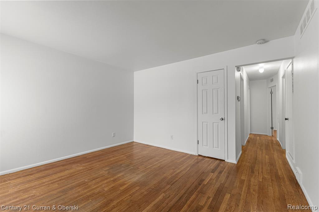 4994 Campbell Street, Dearborn Heights, MI 48125 — Photo 11