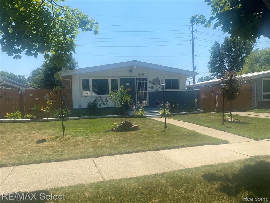 818 McKeighan Avenue, Flint, MI 48507 — Photo 27