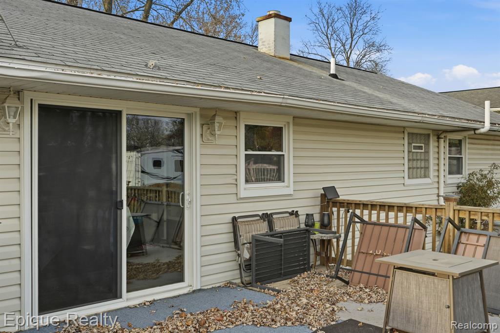 811 Los Arboles Drive, Walled Lake, MI 48390 — Photo 28