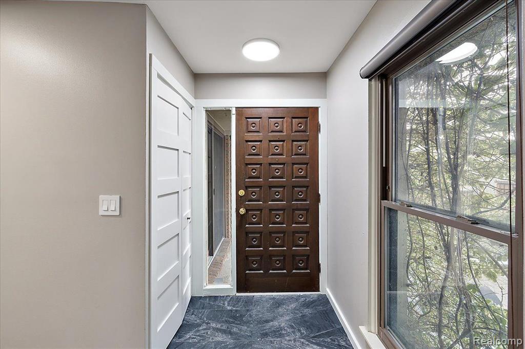 1570 S HILL Boulevard, Bloomfield Hills, MI 48304 — Photo 25