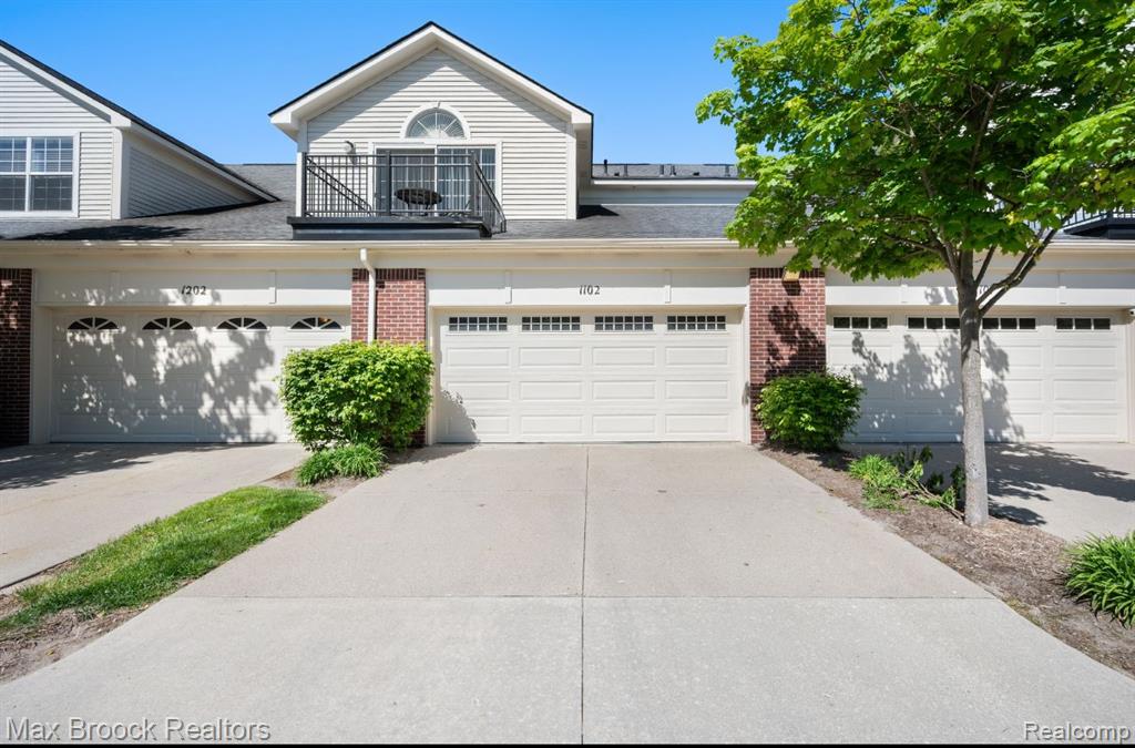 1102 Abigail Court, Walled Lake, MI 48390 — Photo 2