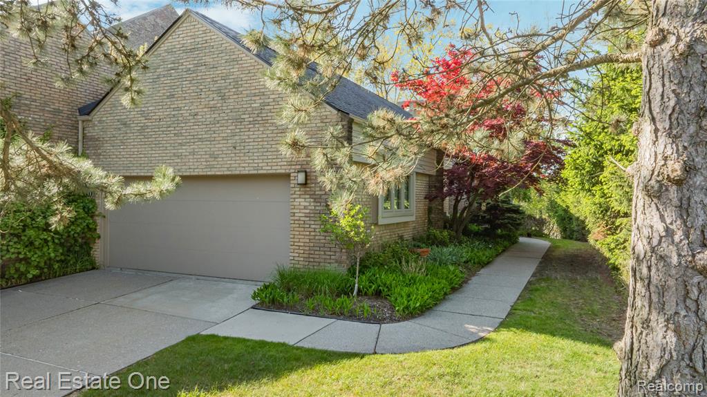 5000 Mirror Lake Court, 19, West Bloomfield, MI 48323 — Photo 3