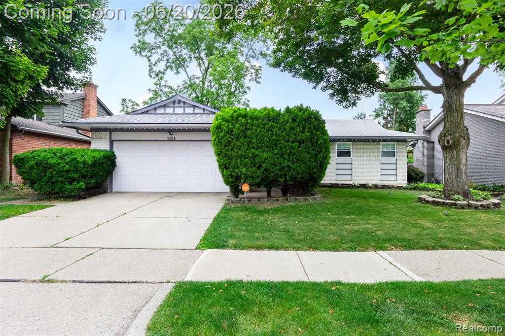 1454 Pine Valley Boulevard, Ann Arbor, MI 48104