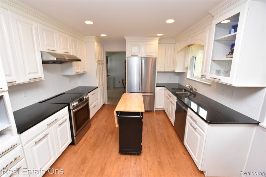3275 Golfhill Drive, Waterford, MI 48329 — Photo 15