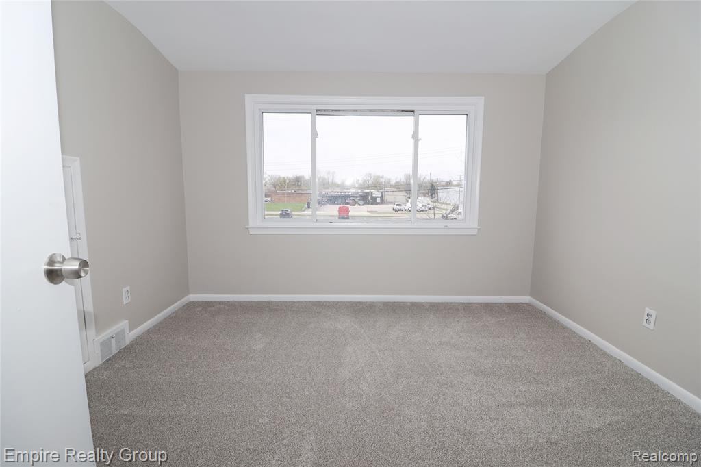 5743 N Highland Street, Dearborn Heights, MI 48127 — Photo 21
