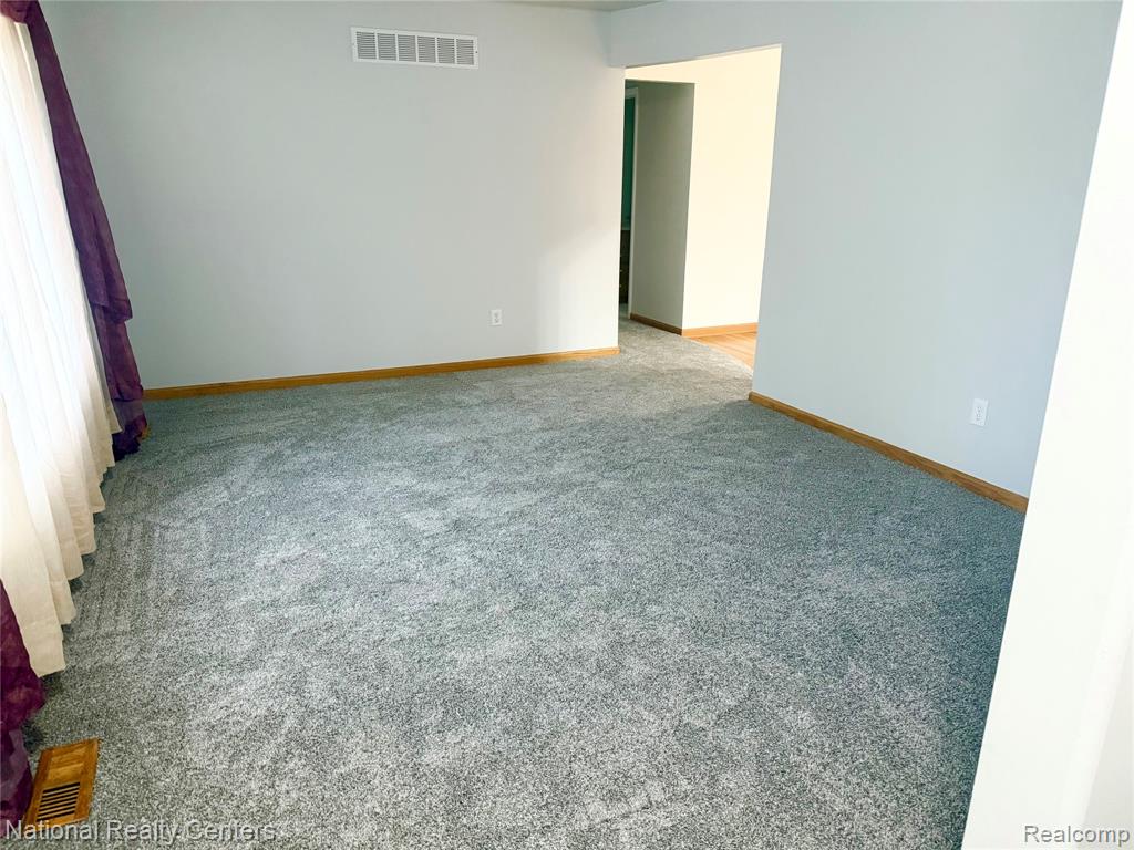6790 Emily Court, Westland, MI — Photo 9