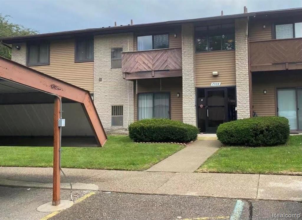 7538 Manor Circle, 102, Westland, MI — Photo 2