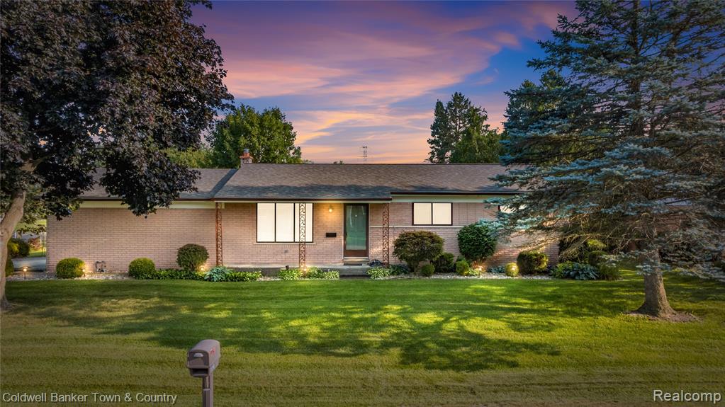 50601 Linda Lane, Utica, MI 48317