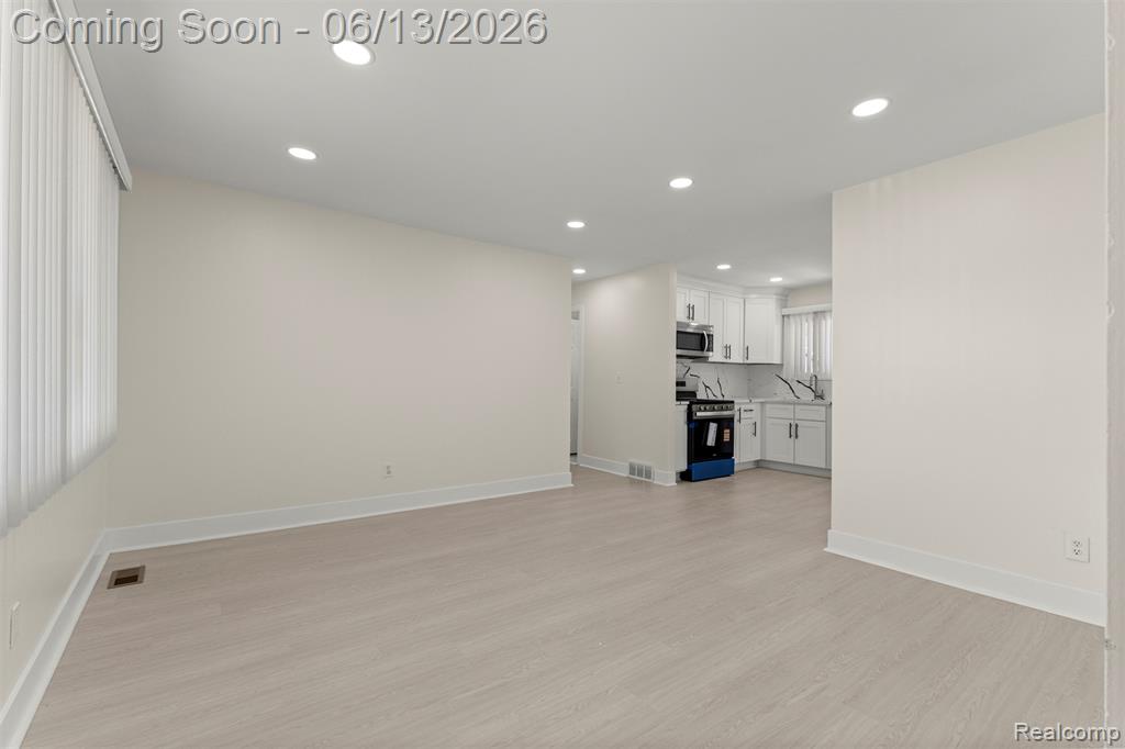 29578 Brown Court, Garden City, MI — Photo 6