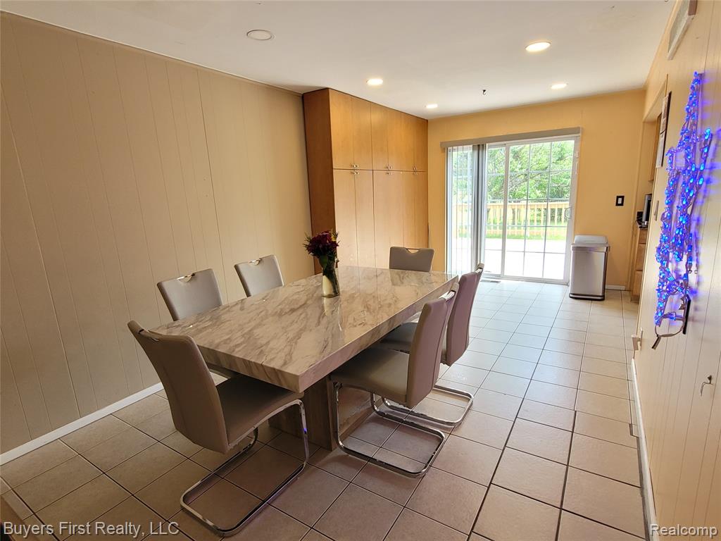 26040 Marlowe Place, Oak Park, MI 48237 — Photo 9