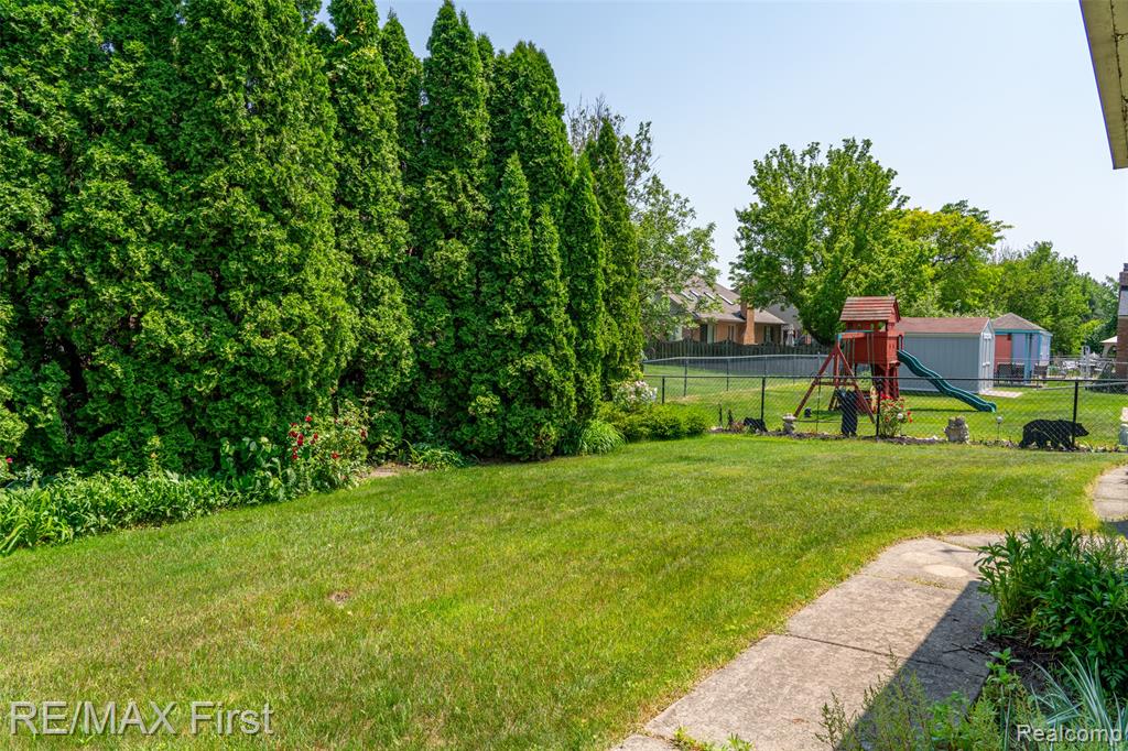 47798 CHRYS, Macomb, MI 48044 — Photo 9