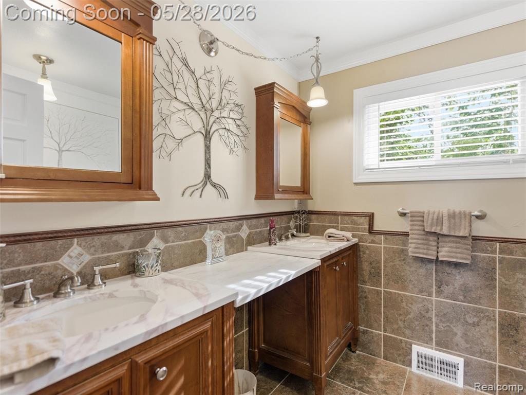 12099 Torrey Road, Fenton, MI 48430 — Photo 24