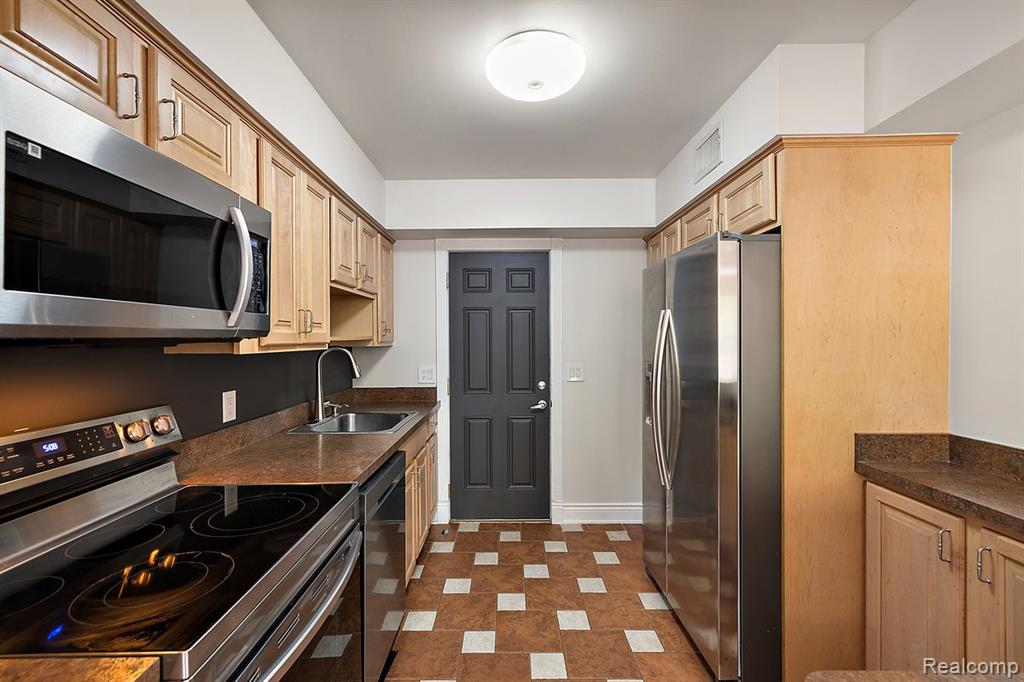5078 BUCKINGHAM, Troy, MI 48098 — Photo 6