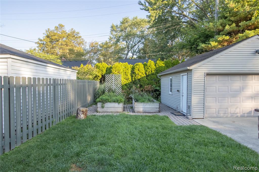 450 Roland Road, Grosse Pointe Farms, MI 48236 — Photo 45