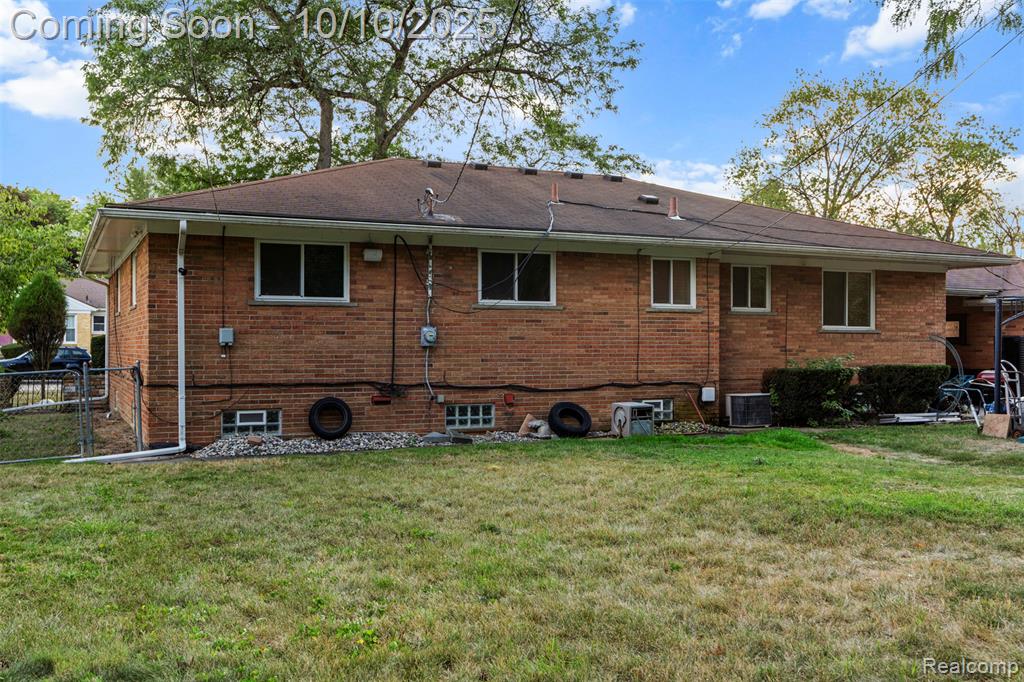 19945 Woodside Street, Harper Woods, MI 48225 — Photo 19