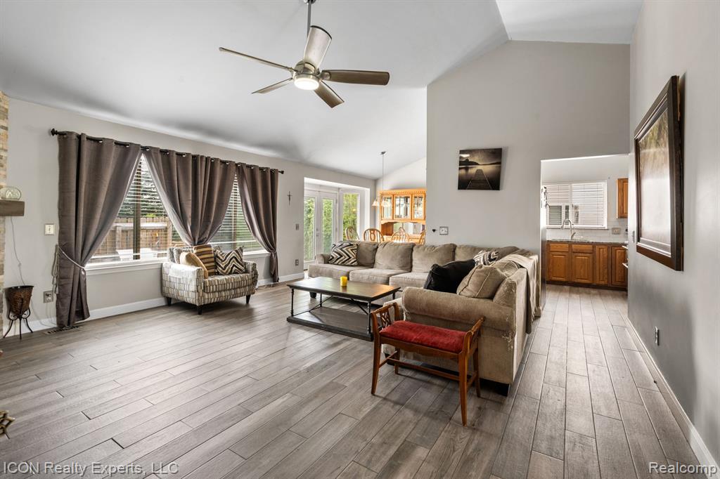 47697 BARCLAY Court, Shelby Twp, MI 48317 — Photo 9