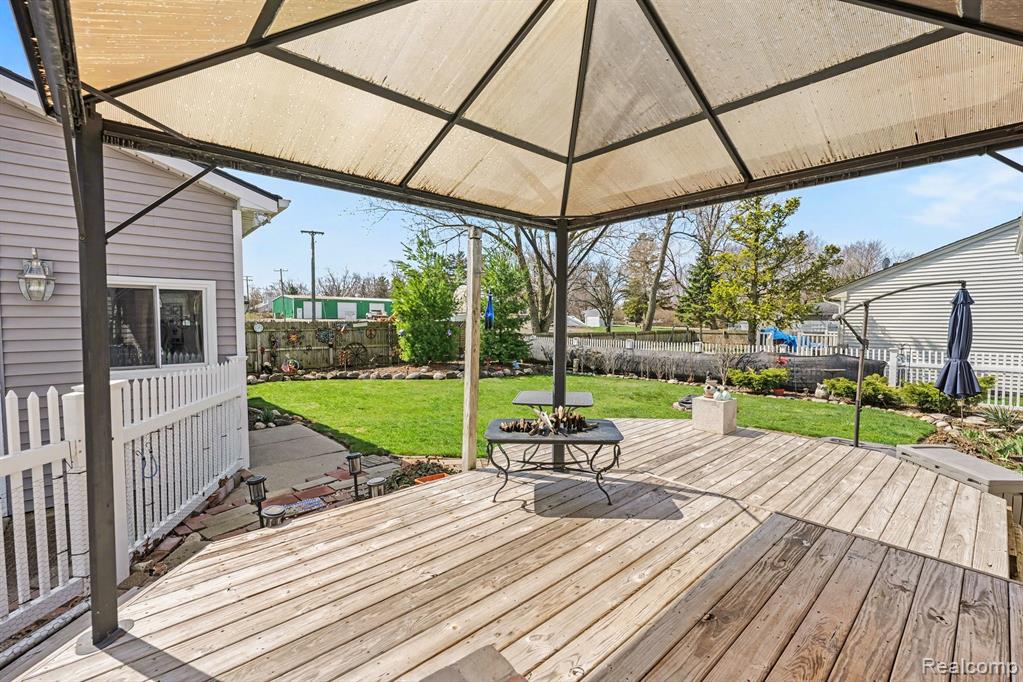 410 Glenn Court, Lake Orion, MI 48362 — Photo 17