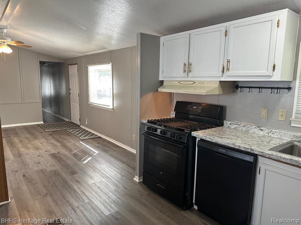 326 Emerald Circle S, Whitmore Lake, MI 48189 — Photo 12