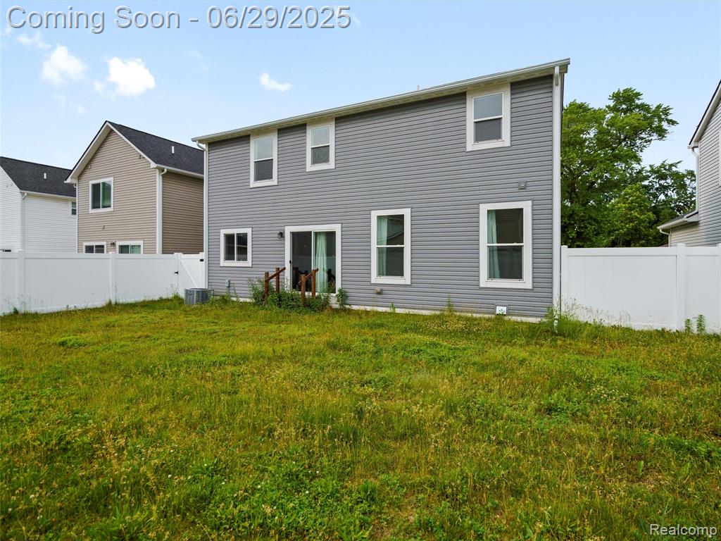 399 W DALLAS Avenue, Madison Heights, MI 48071 — Photo 5